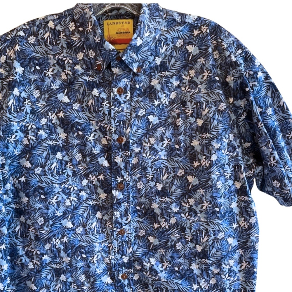 Lands' End Men's Shirt in Blue and White Hawaiian Floral - Size Medium